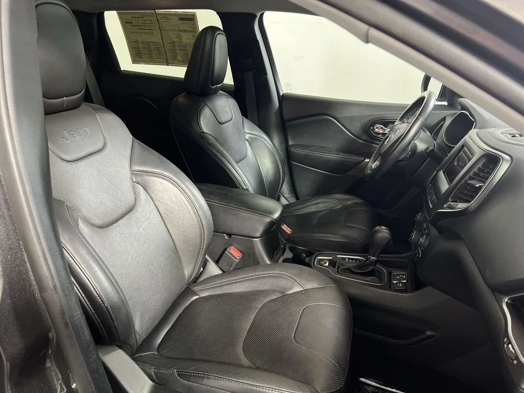Used 2021 Gray Jeep Latitude Lux image 25