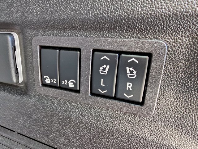 2024 GMC Yukon Denali Ultimate - Photo 17