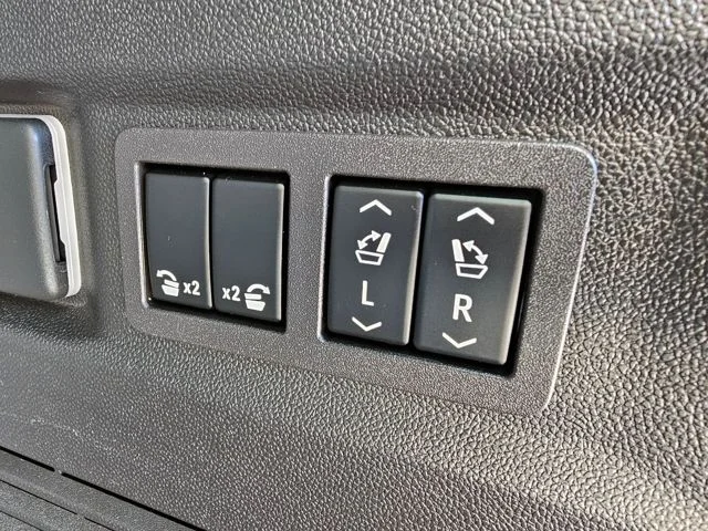 2024 GMC Yukon Denali Ultimate - Photo 17