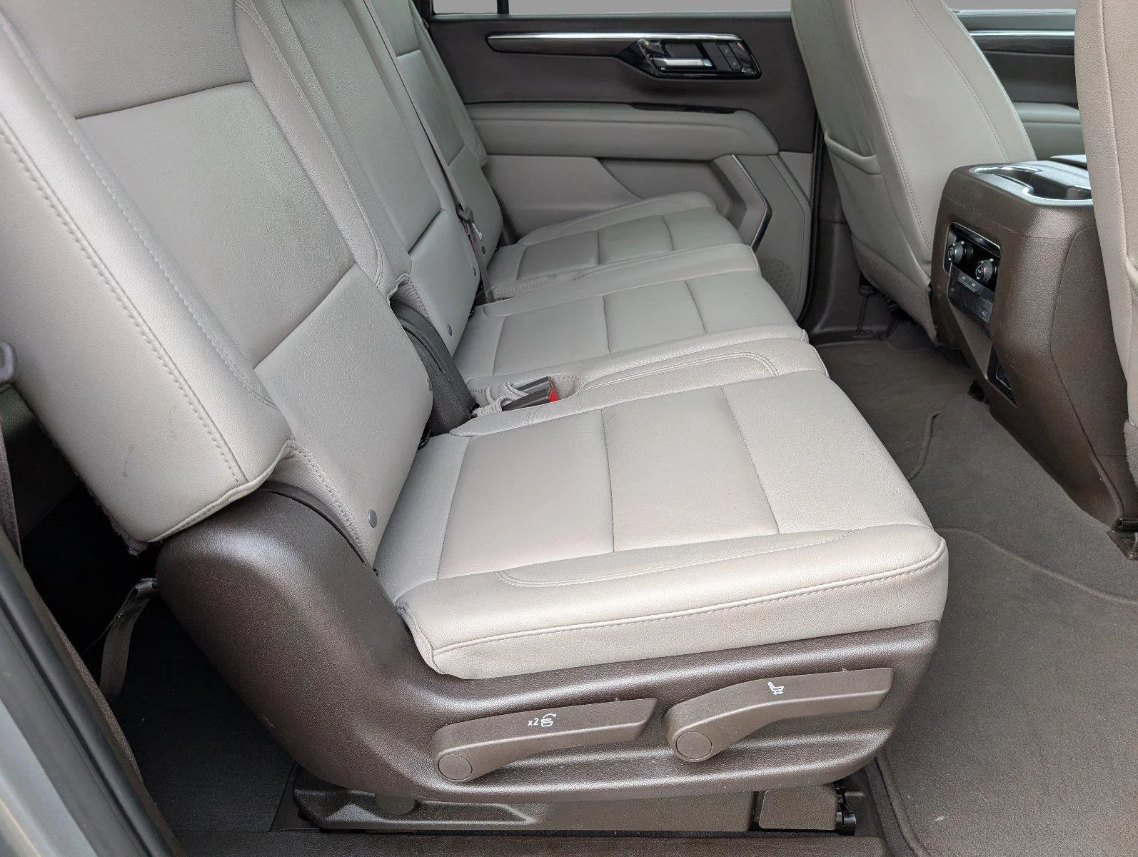 Used 2025 Sterling Gray Metallic Chevrolet LT image 39