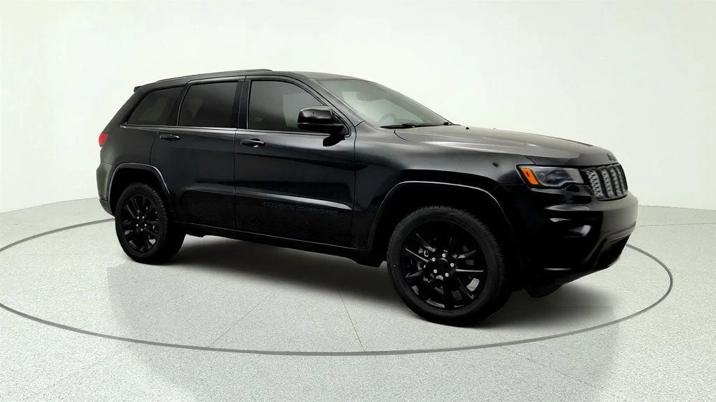 Used 2022 Diamond Black Crystal Pearlcoat Jeep Laredo X 4x2 image 3