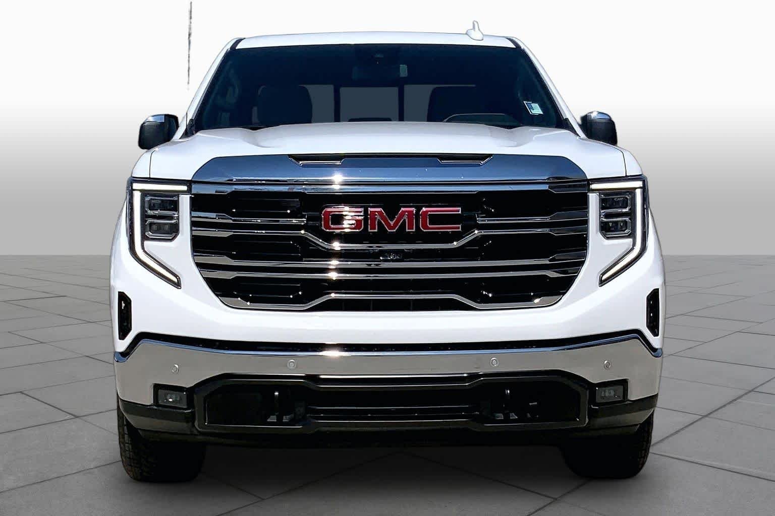 Used 2025 Summit White GMC SLT image 4