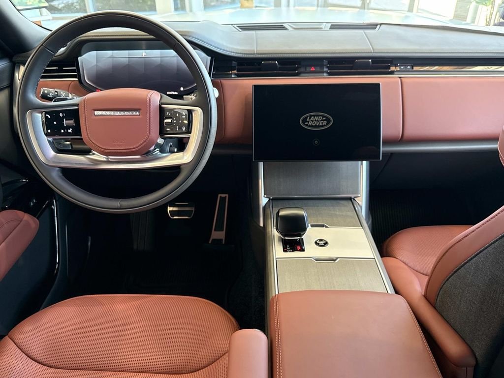 New 2026 Ethereal Frost Satin Land Rover SV Signature Suite image 2