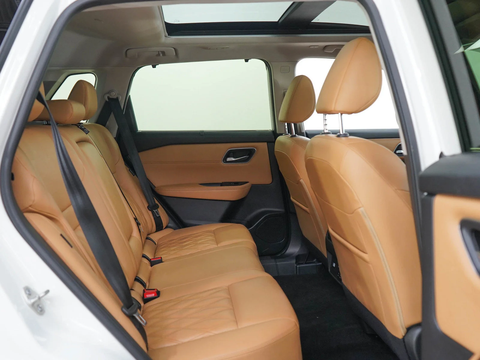 Used 2023 Pearl White Tricoat Nissan Platinum image 12