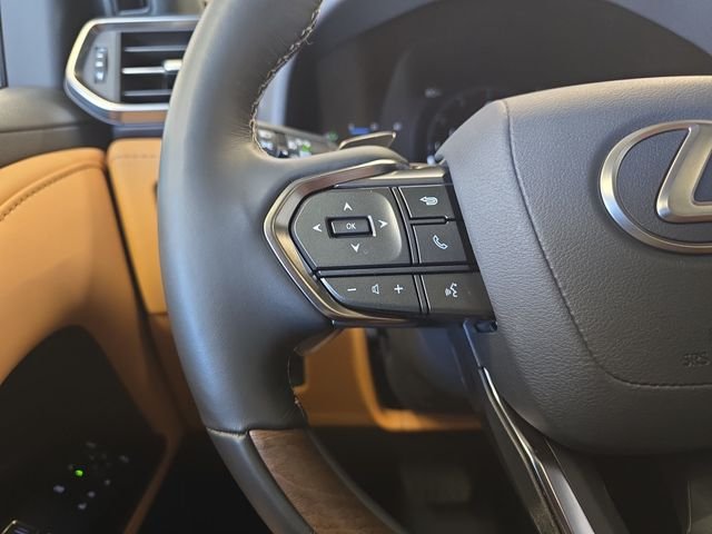 Used 2026 White Lexus 600 Luxury image 21