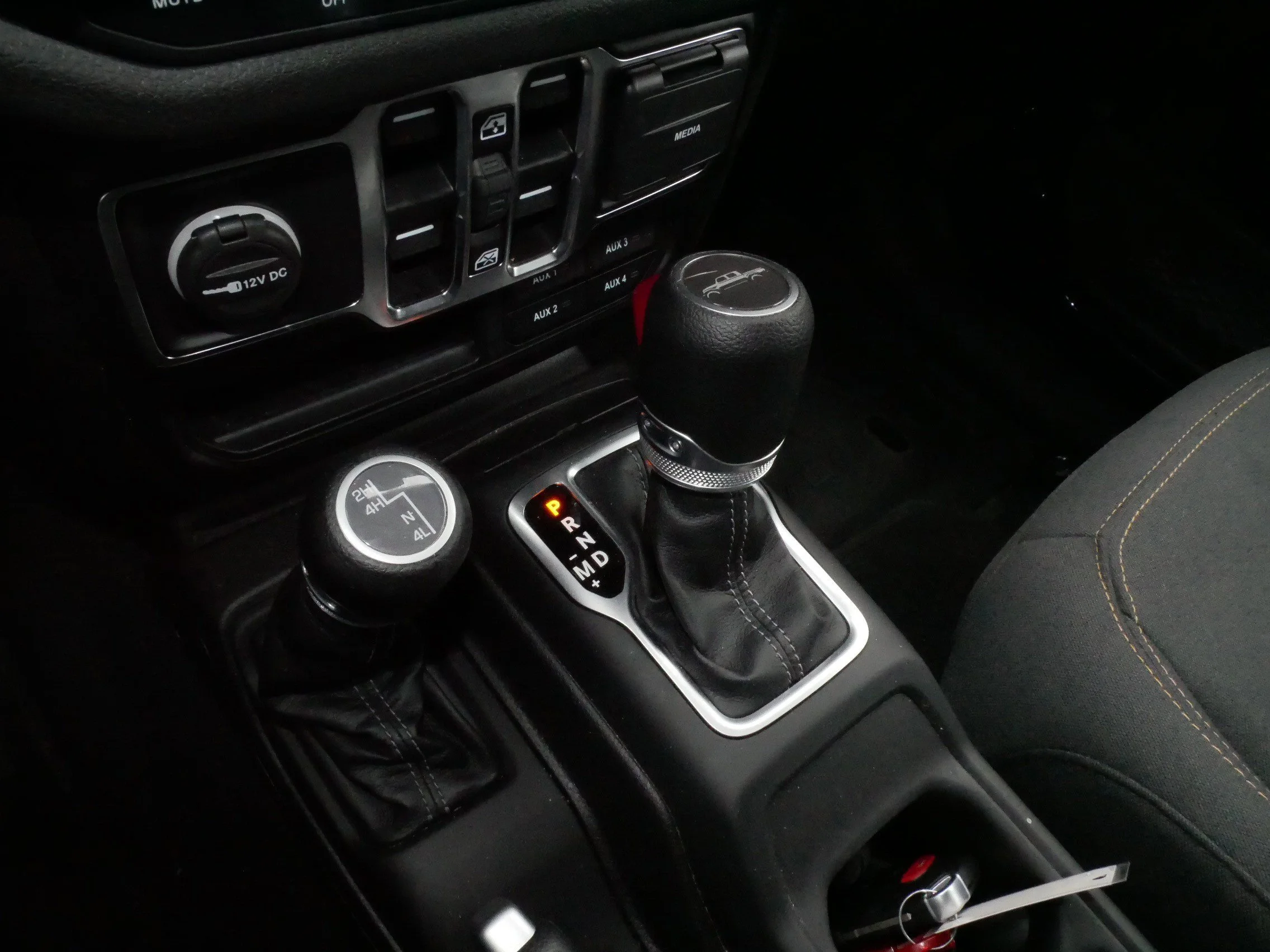 Used 2025 Fathom Blue Pearlcoat Jeep Sport S image 24