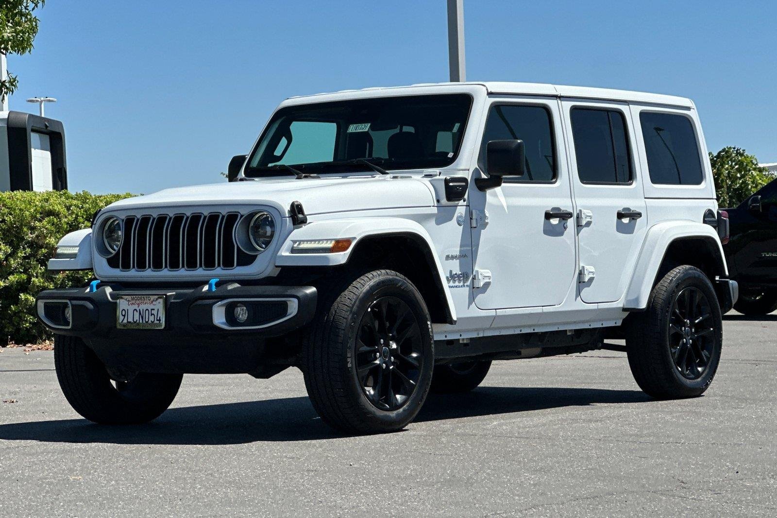 Used 2024 Bright White Clearcoat Jeep Sahara image 8