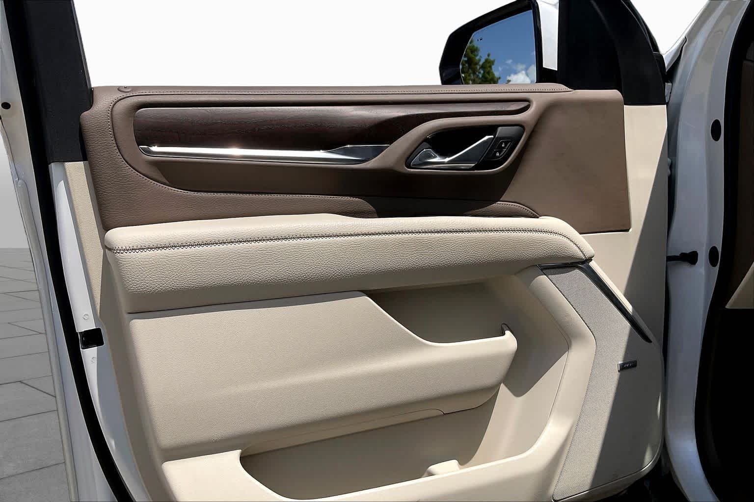 Used 2024 White Frost Tricoat GMC Denali image 20