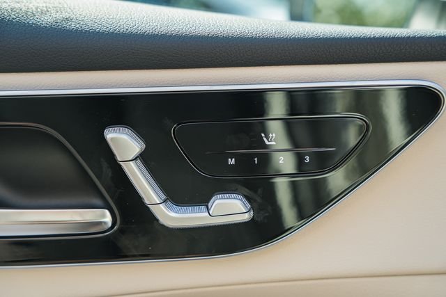 New 2026 Polar White Mercedes-Benz GLC 300 image 38