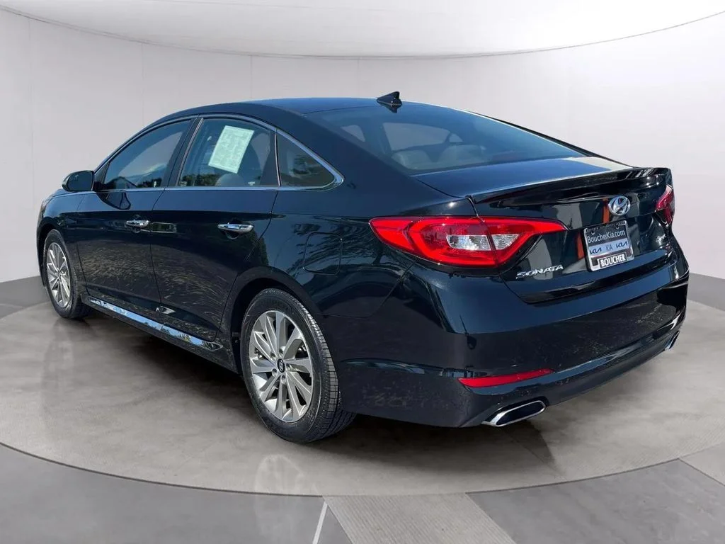 Used 2017 Phantom Black Hyundai Sport image 3