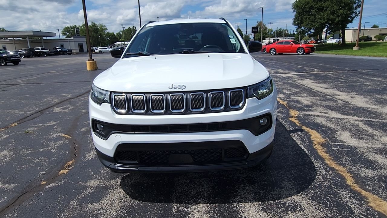 Used 2022 White Jeep Latitude Lux image 3
