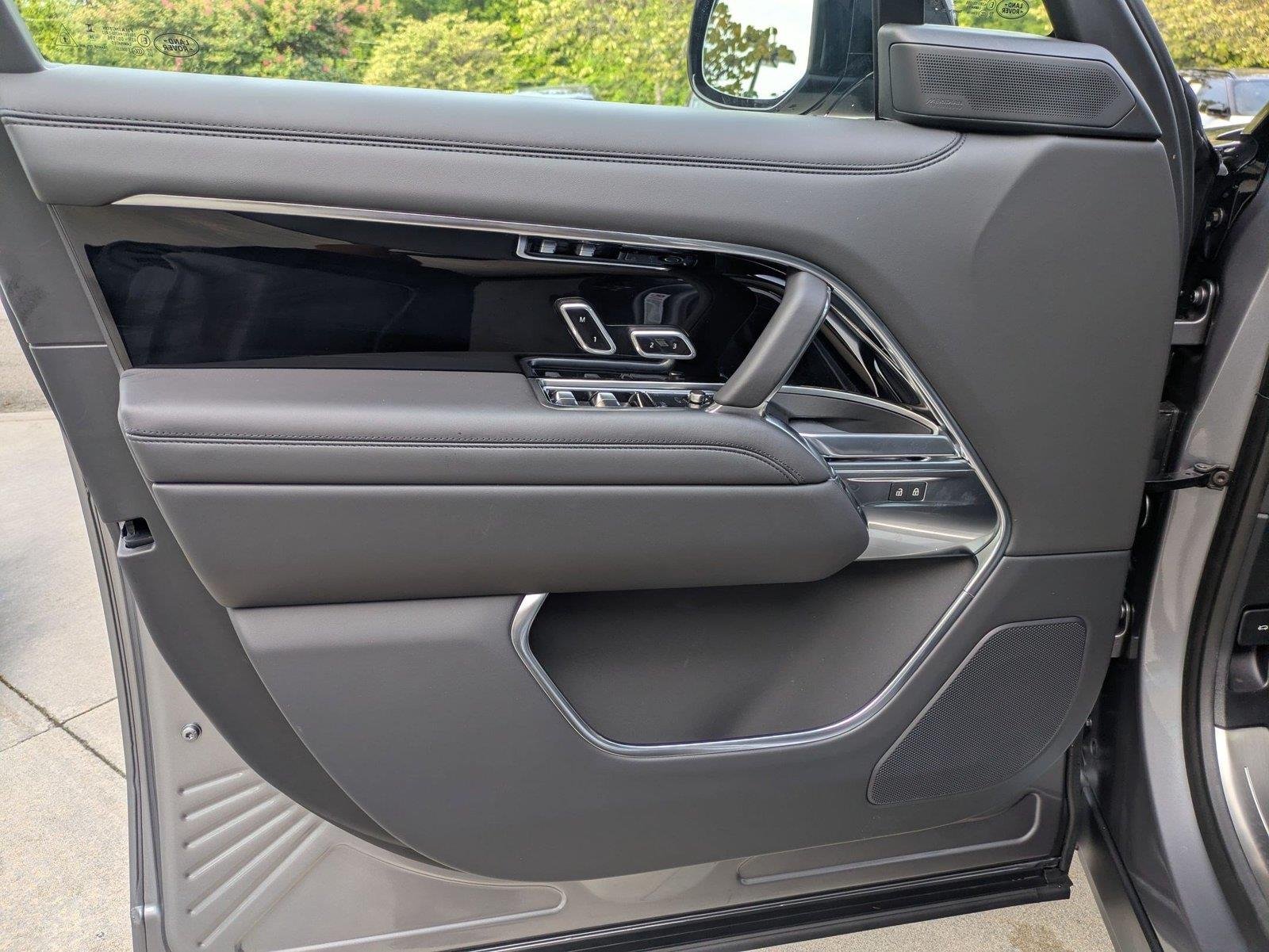 New 2026 Eiger Grey Metallic Land Rover SE image 11