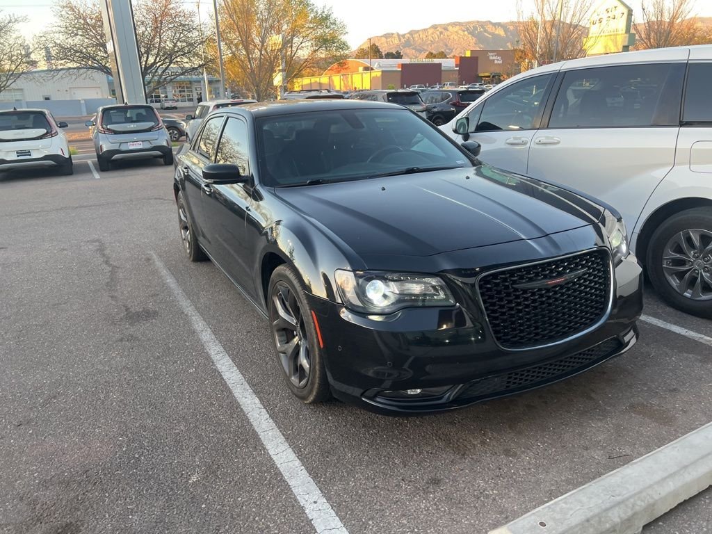 Black 2022 Chrysler 300 S V6 RWD Sedan Rear-Wheel Drive
