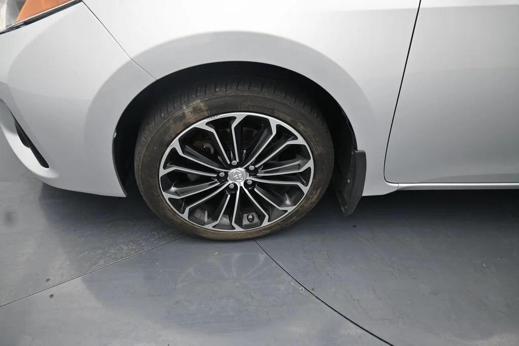 Used 2016  Toyota S Plus image 16
