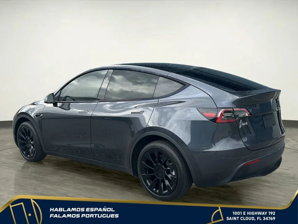 Used 2024  Tesla Long Range image 4