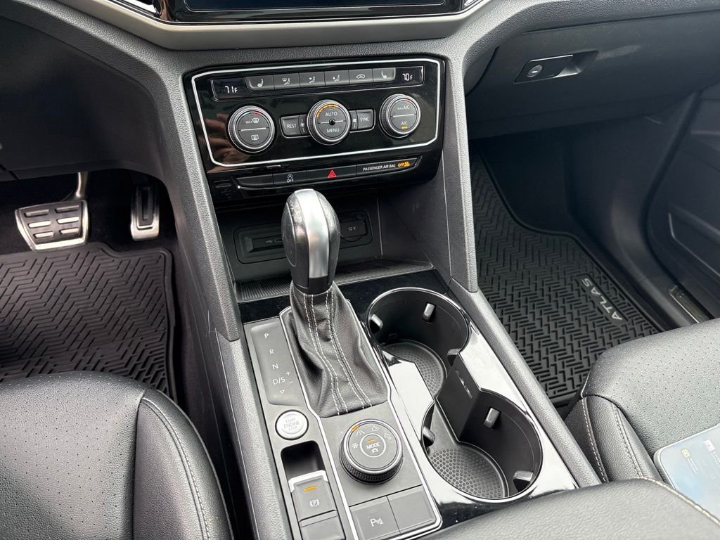 Used 2022 Deep Black Volkswagen 3.6L V6 SEL R-Line image 22