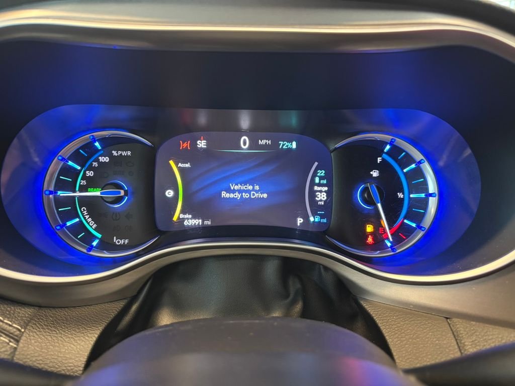 Used 2020 White Chrysler Limited image 18