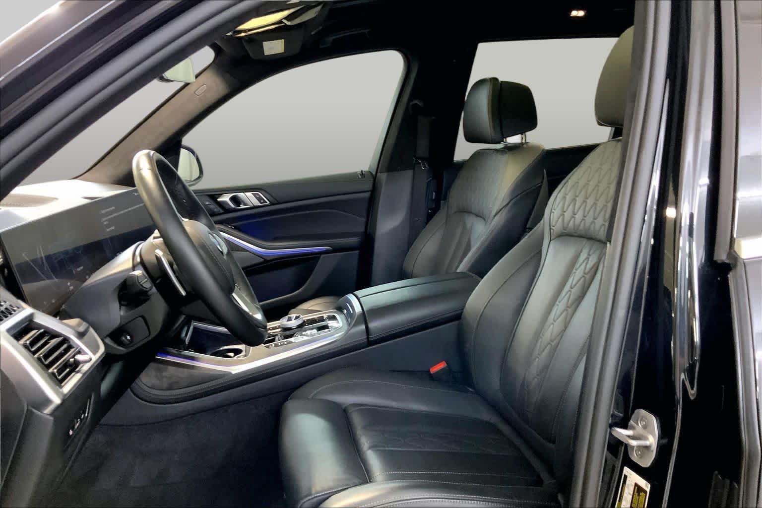 Used 2025 Black Sapphire Metallic BMW xDrive40i image 7
