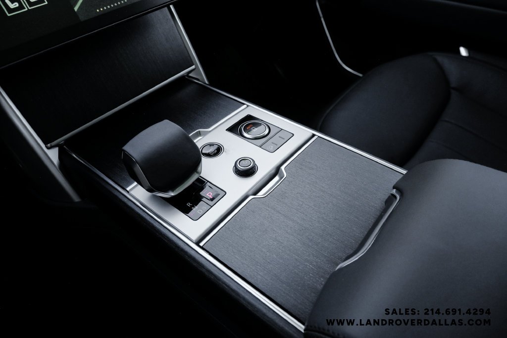 New 2027 Santorini Black Metallic Land Rover SE image 29