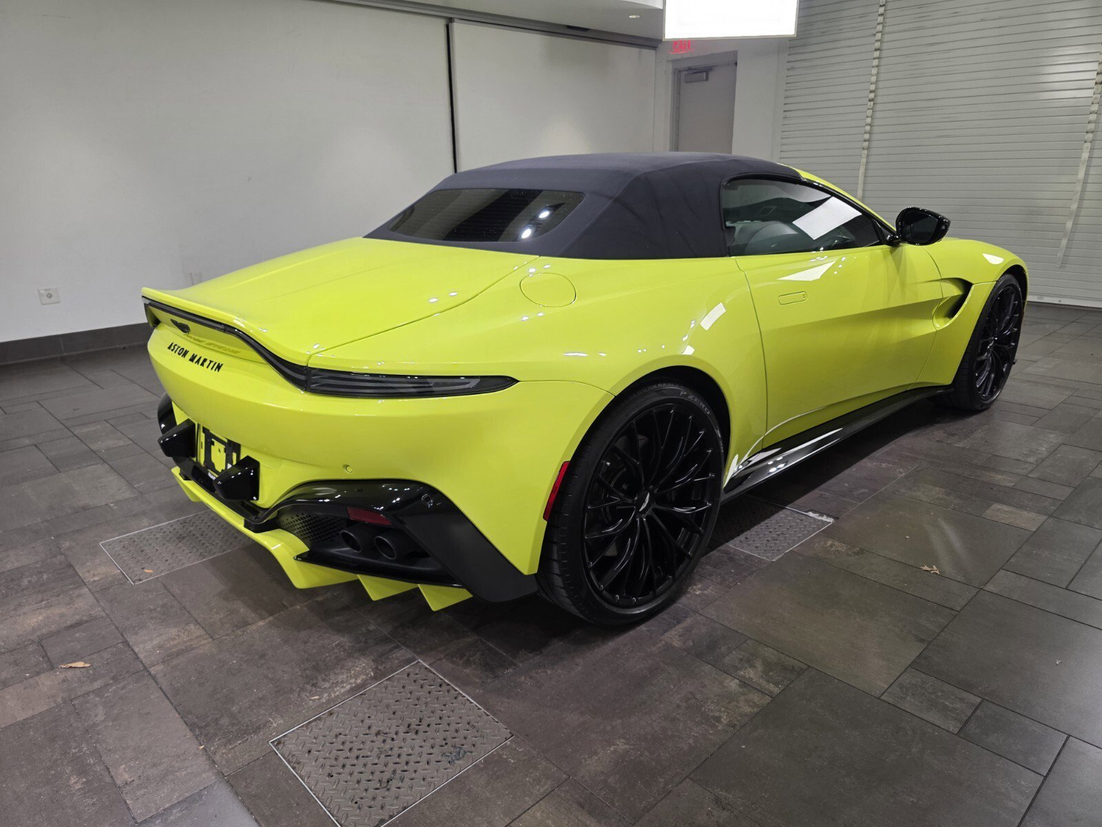 Used 2023 Q Lime Essence Aston Martin Roadster image 22