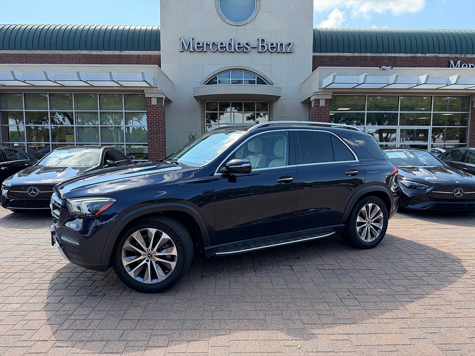 Certified Used 2022 Lunar Blue Metallic Mercedes-Benz 4MATIC® image 1