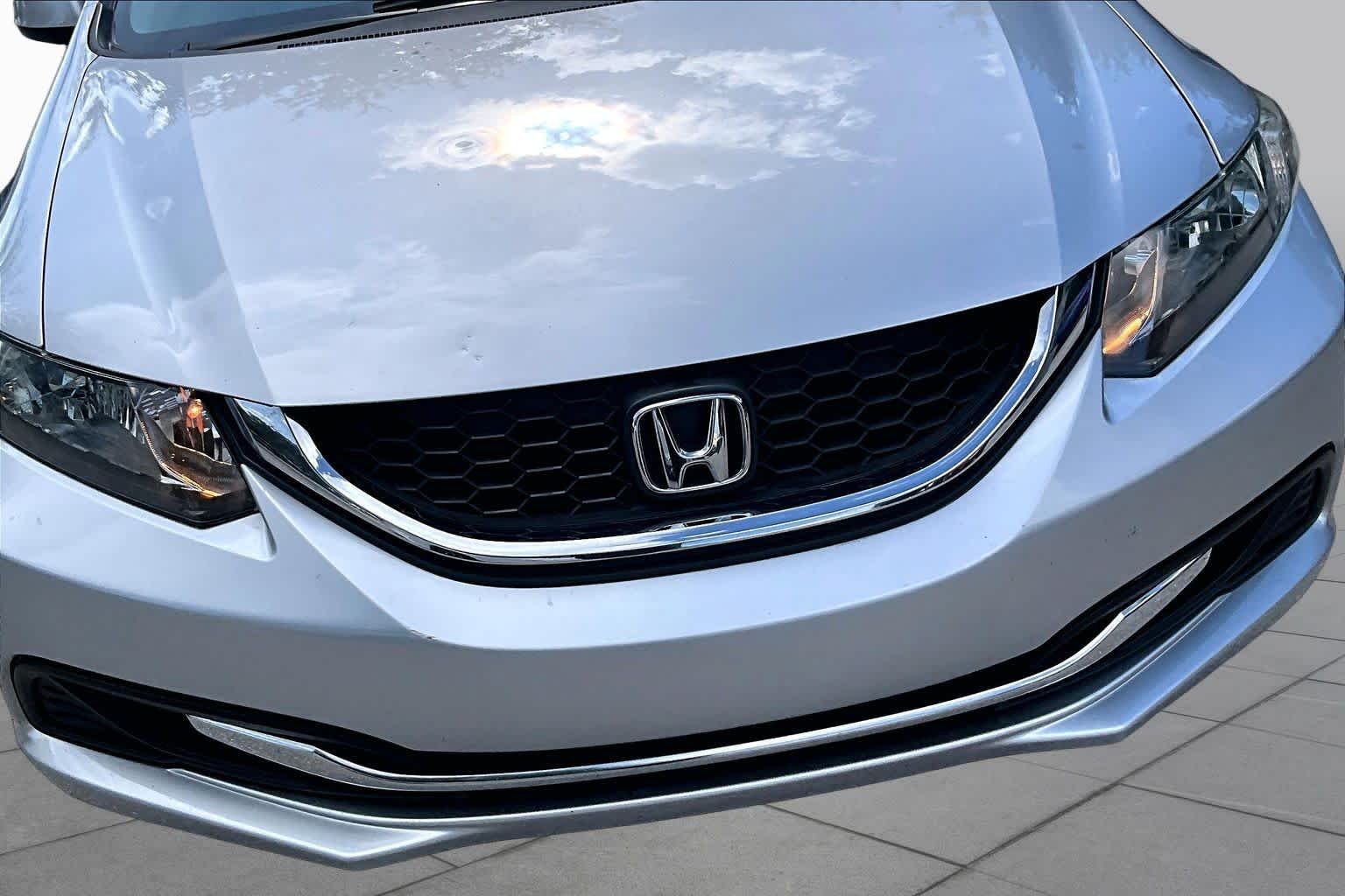 Used 2013 Alabaster Silver Metallic Honda LX image 30