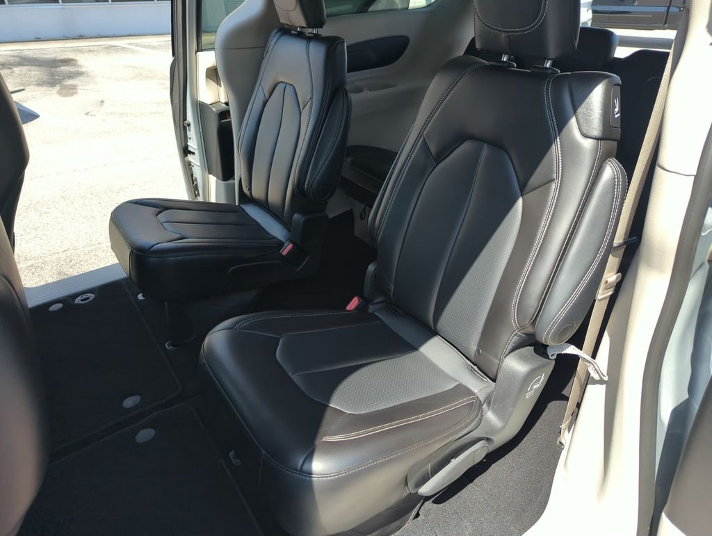 Used 2023 Silver Chrysler Touring L image 25
