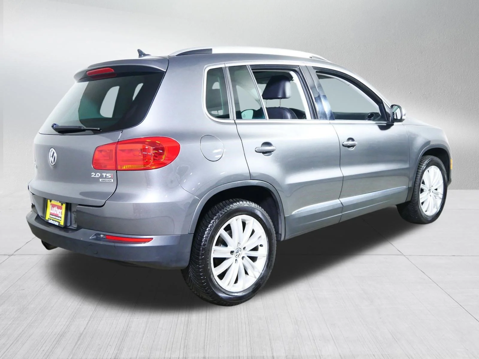 Used 2014 Pepper Gray Metallic Volkswagen SE image 7