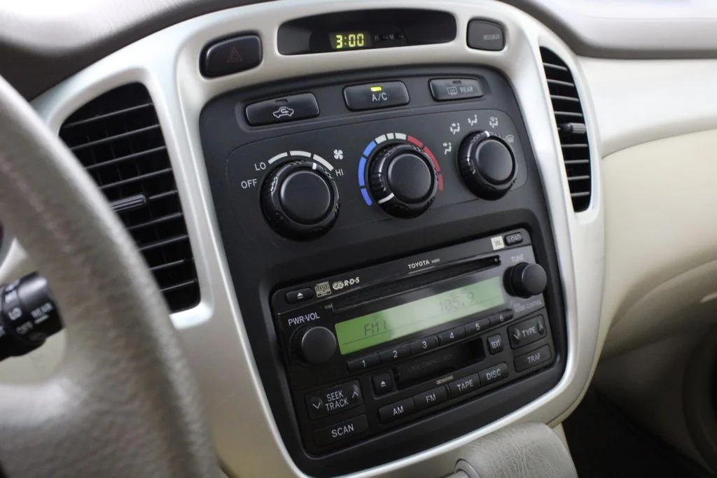 Used 2007 White Toyota V6 image 31