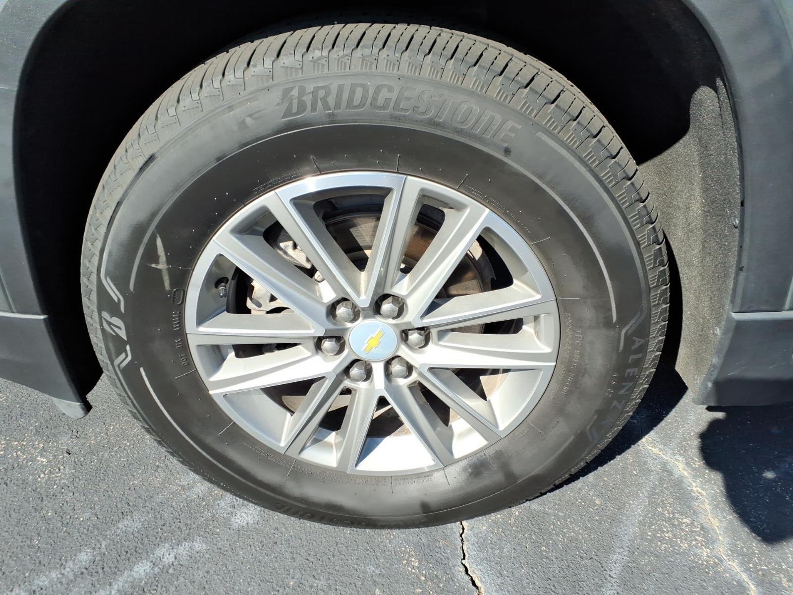 Used 2023 Silver Sage Metallic Chevrolet LT Cloth image 12