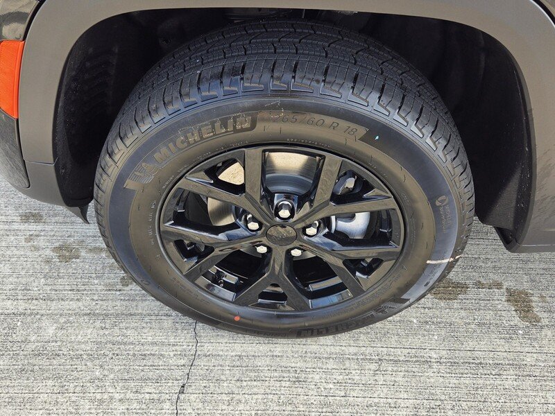 New 2026 Diamond Black Crystal Pearl-Coat Exterior Paint Jeep LAREDO ALTITUDE 4X4 image 9