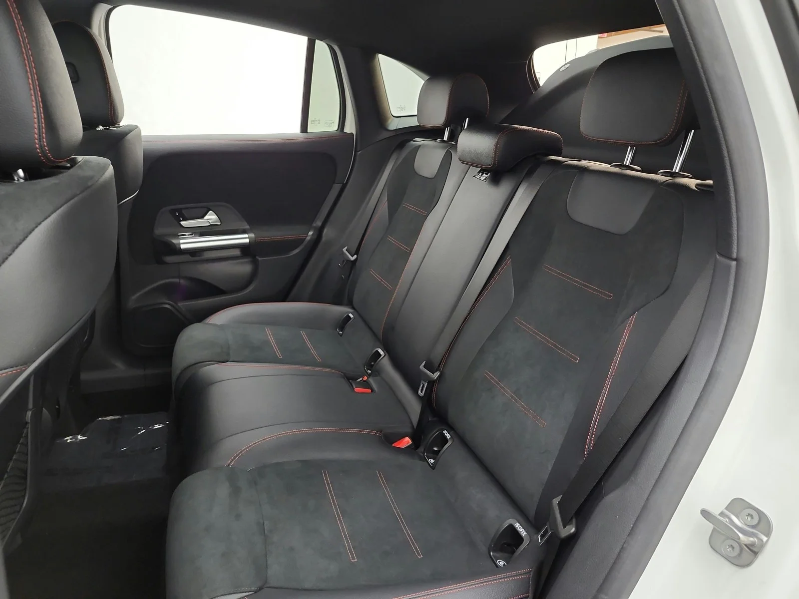 Used 2023 Polar White Mercedes-Benz GLA 250 SUV image 15