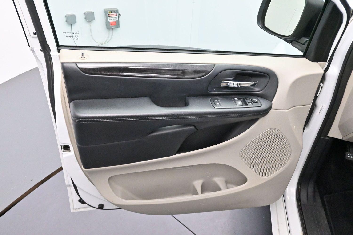 Used 2017 White Knuckle Clearcoat Dodge SE image 9