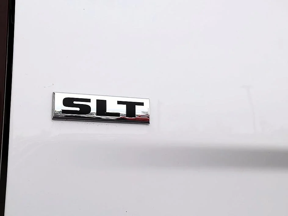 Used 2022 Bright White Ram SLT image 29