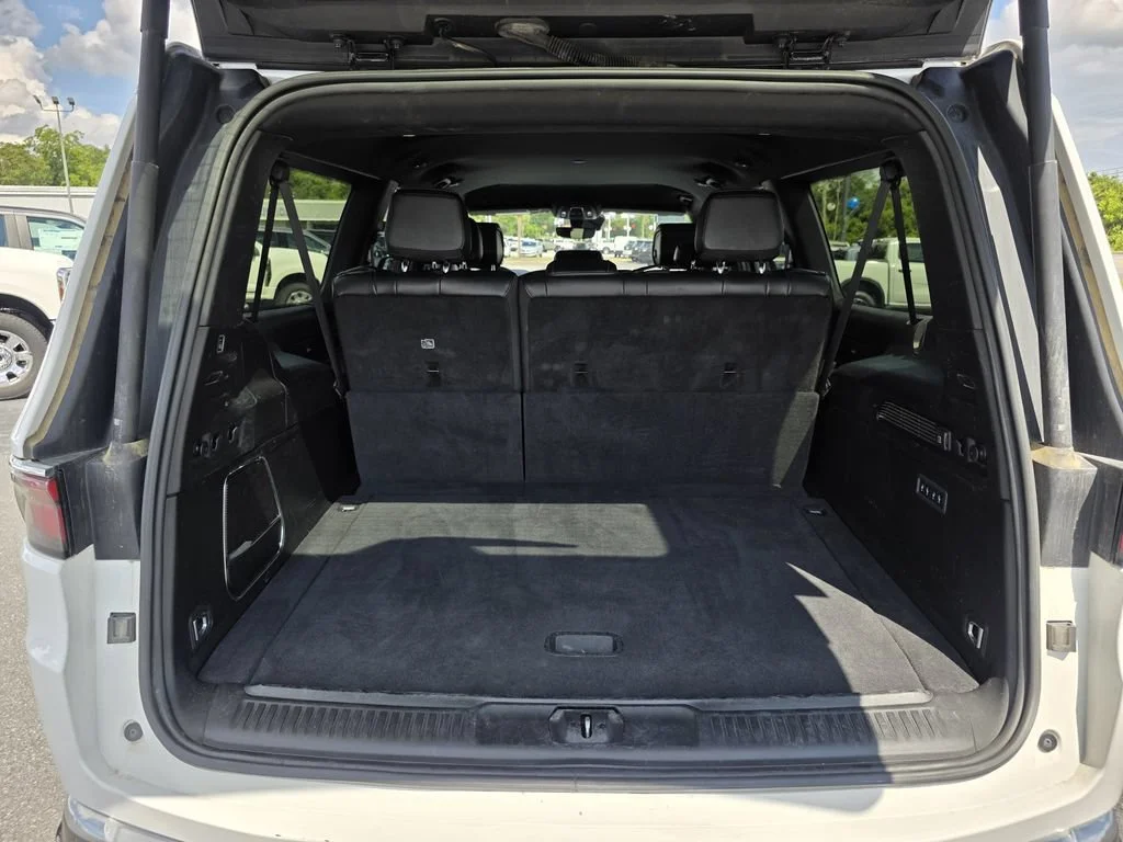 Used 2023 White Jeep Series II image 12