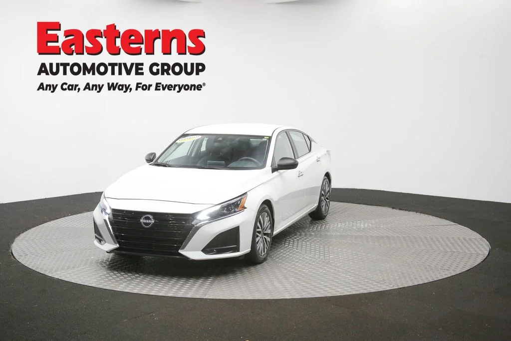Used 2025 White Nissan 2.5 SV image 55