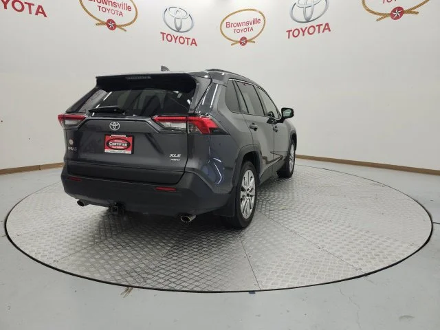 Used 2021 Gray Toyota XLE Premium image 8