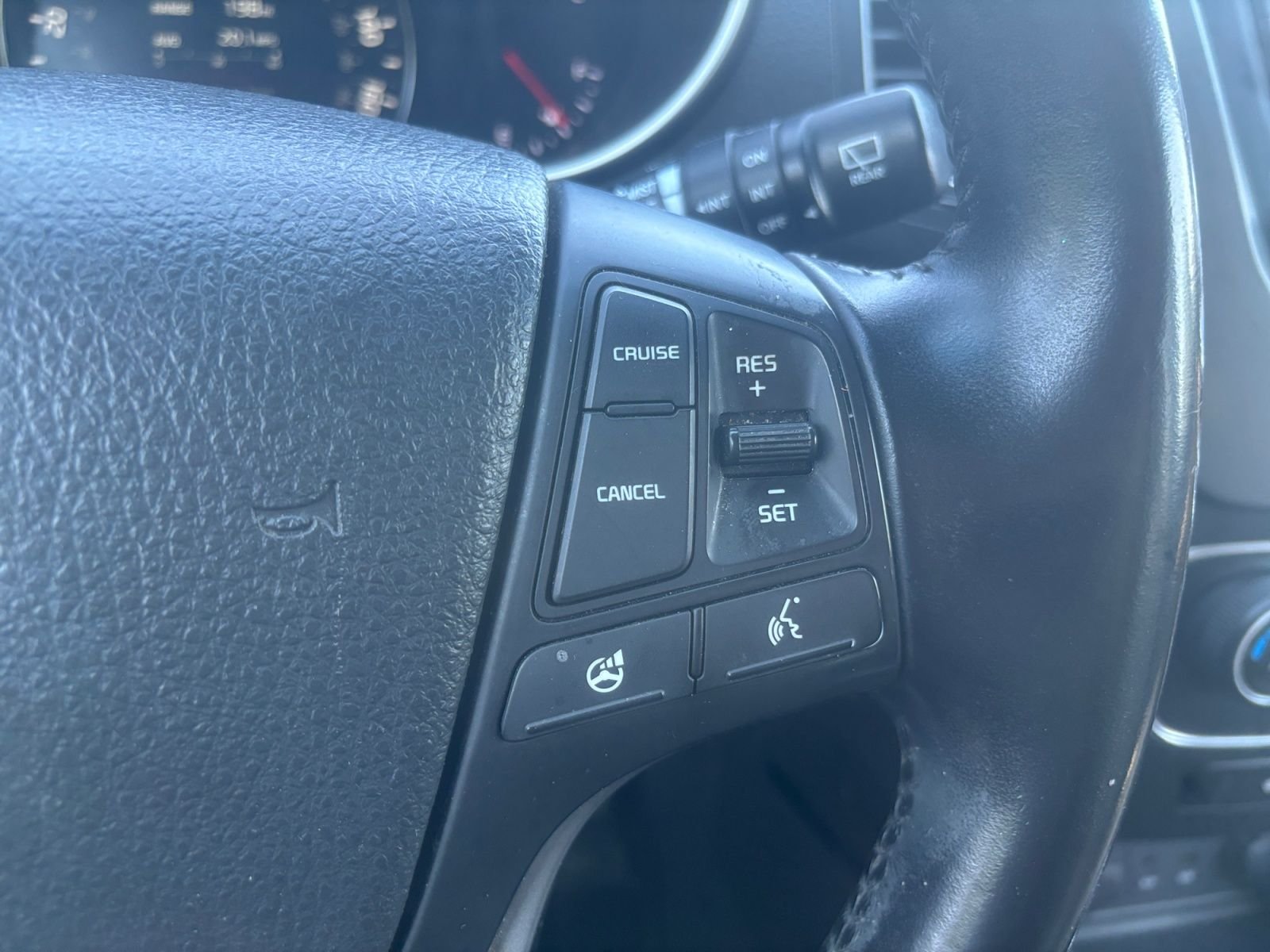 Used 2015 White Kia EX image 23