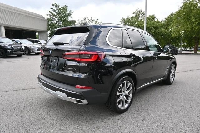 Used 2023 Black BMW sDrive40i image 3