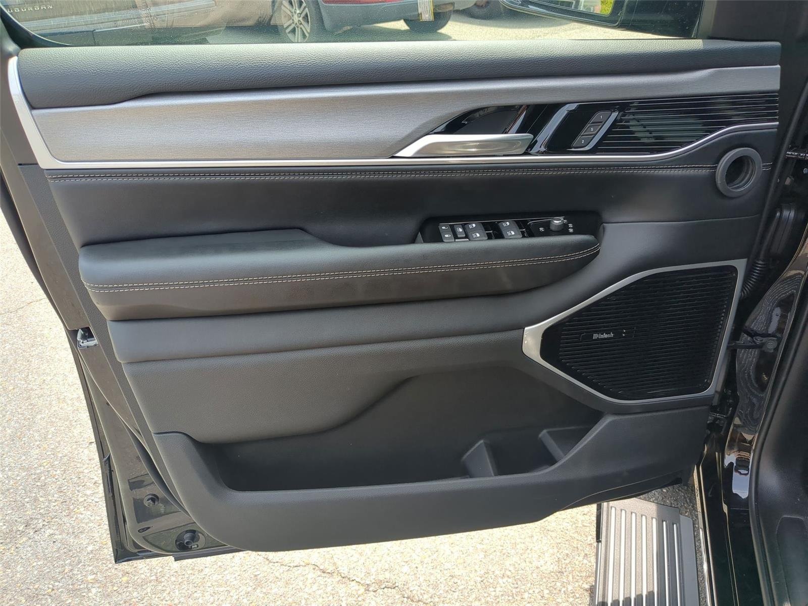 New 2026 High Gloss Black Exterior Paint Jeep Limited Altitude image 11