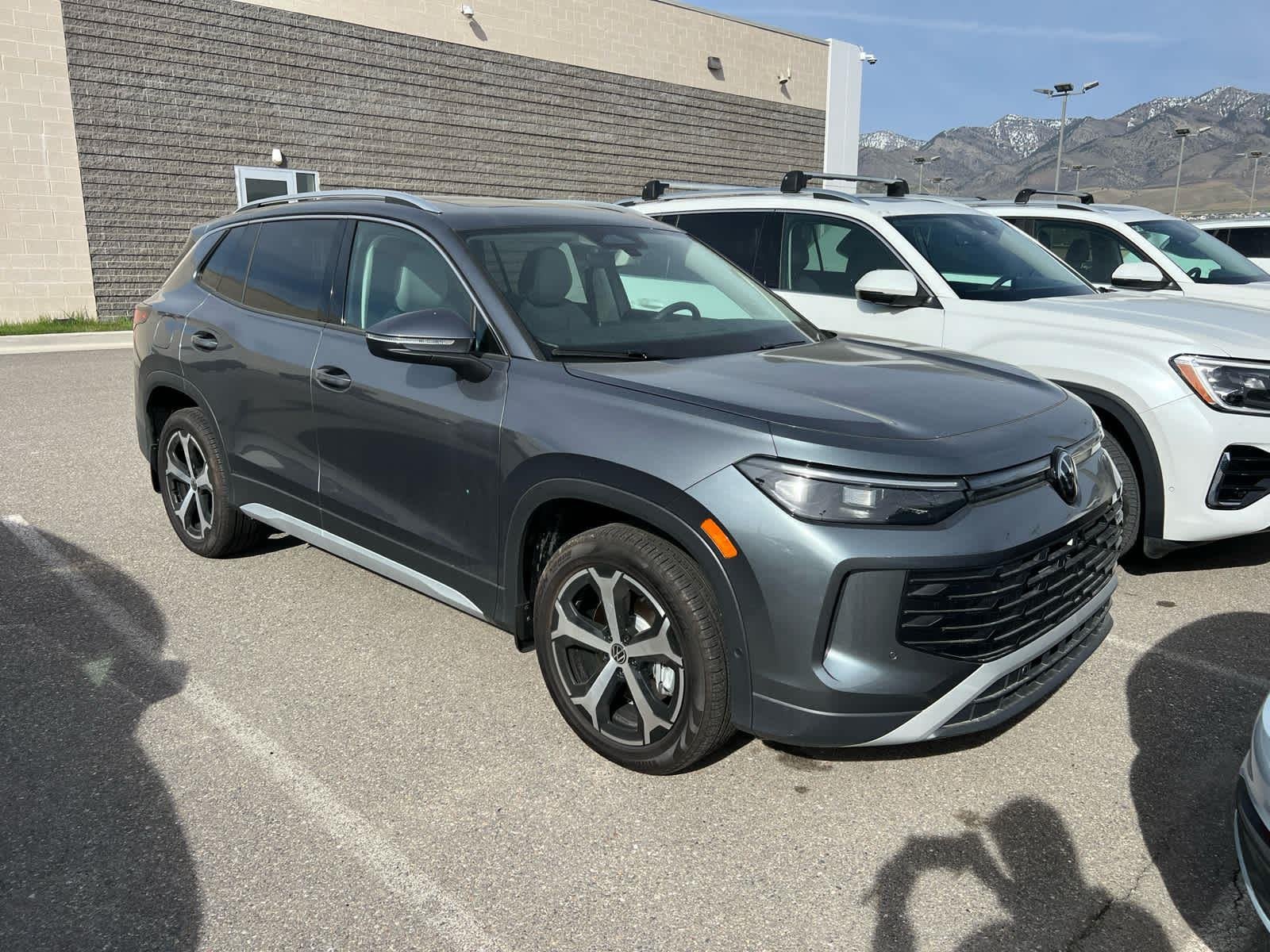 2026 Volkswagen Tiguan SE - Photo 2