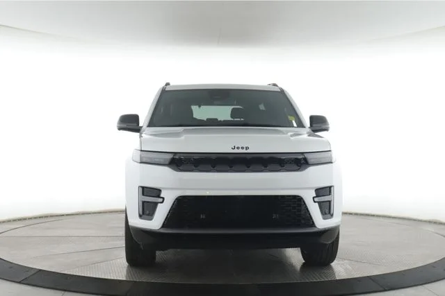 New 2026 Bright White Clear-Coat Exterior Paint Jeep Limited Reserve image 12
