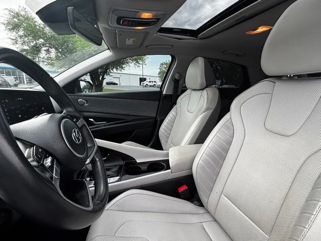 Used 2023 Black Hyundai Limited image 9