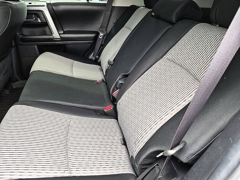 Used 2016 CLASSIC SILVER METALLIC Toyota Limited image 28