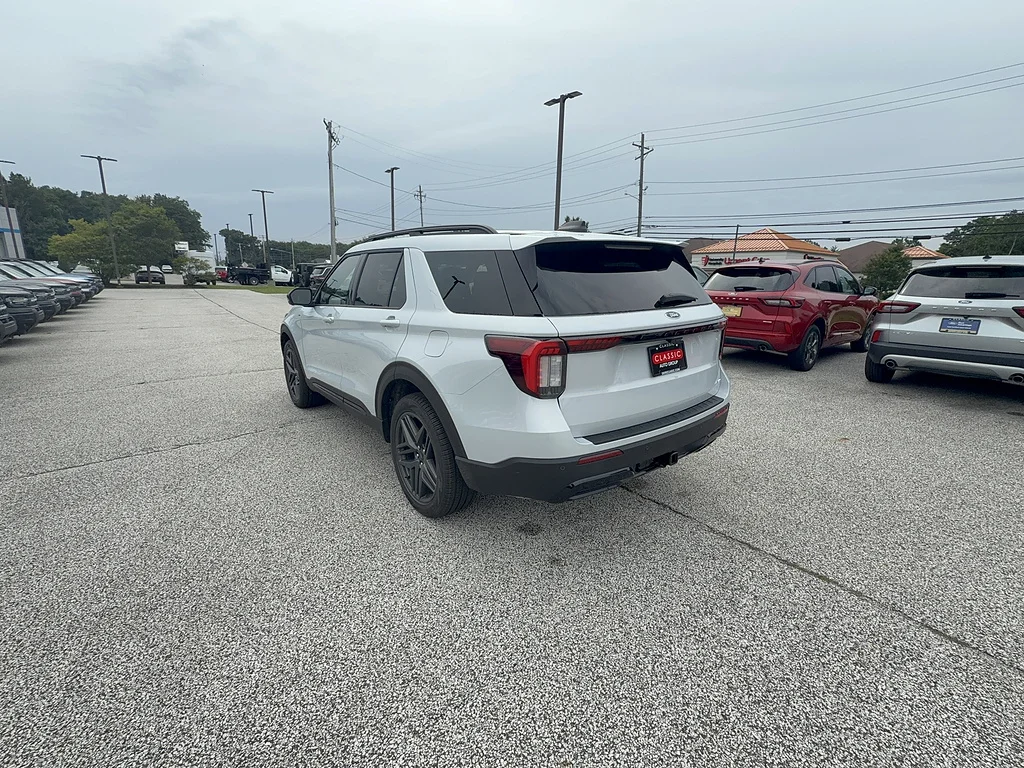 New 2026 Space White Ford ST-Line image 3