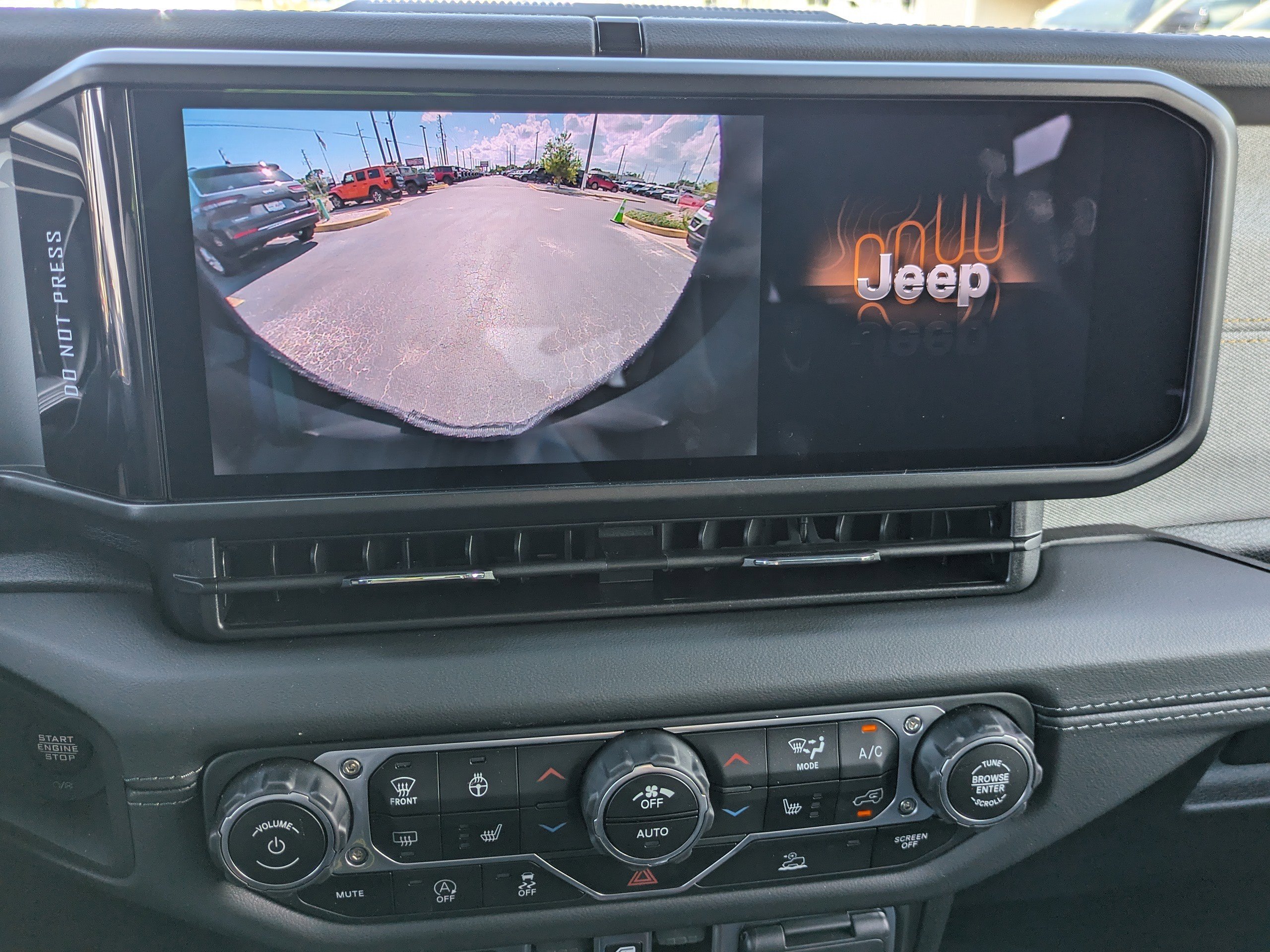 2025 Jeep Wrangler 4-Door Sahara - Photo 21