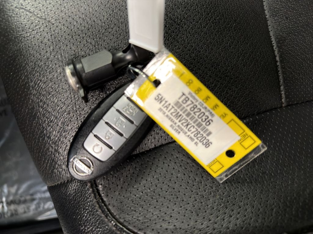Used 2019 Silver Nissan SL image 11