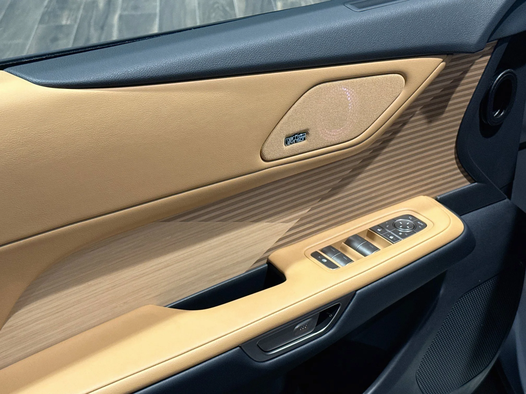 New 2026 Iridium Lexus ES 350e LUXURY image 16