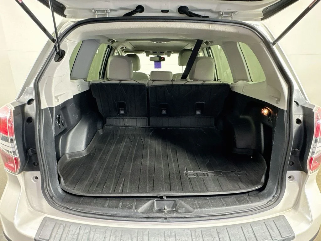 Used 2015 White Subaru 2.5i Touring image 31