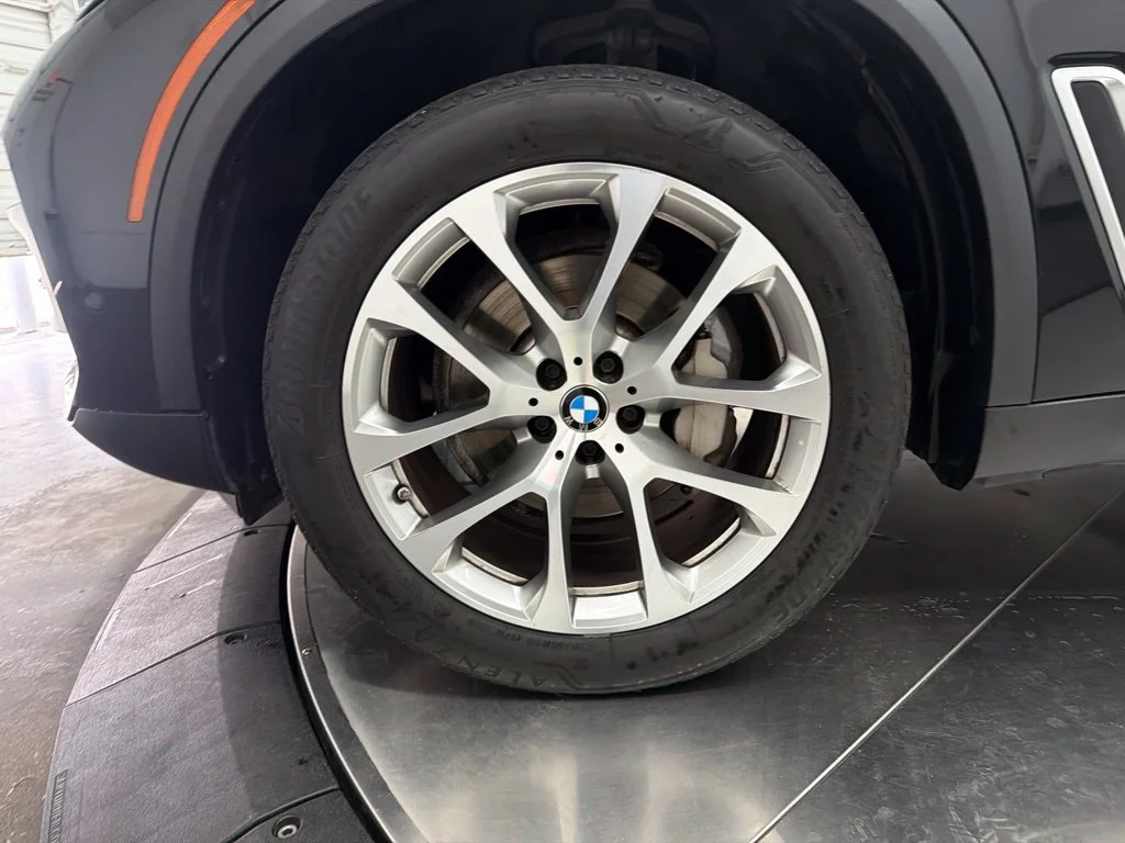 Used 2021 Black BMW sDrive40i image 9